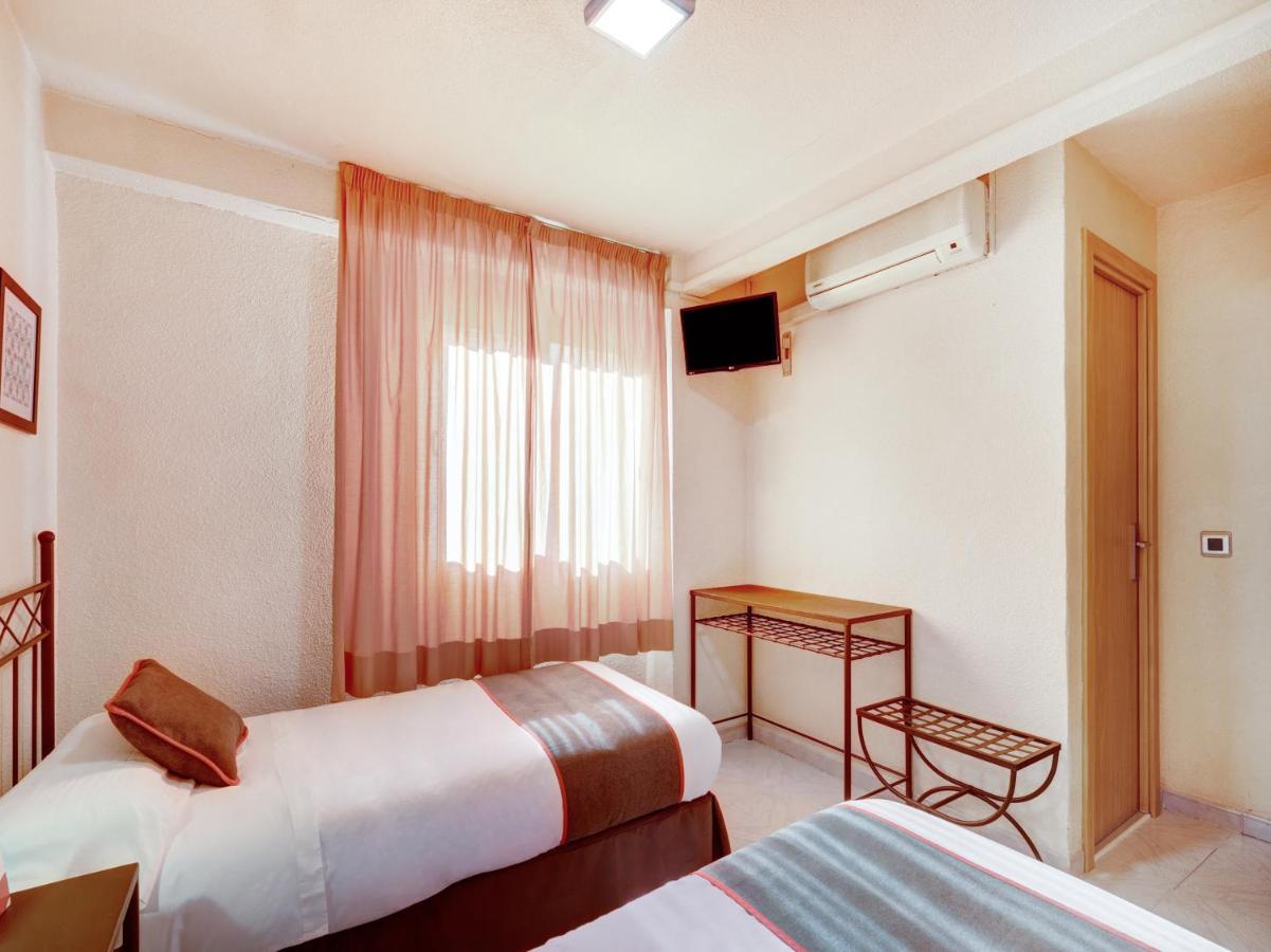 Oyo Hostal Luci-Mar Silla Extérieur photo