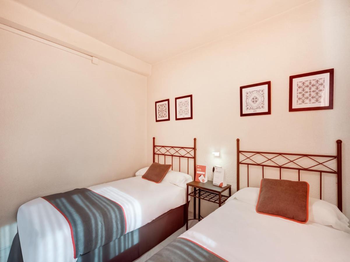 Oyo Hostal Luci-Mar Silla Extérieur photo