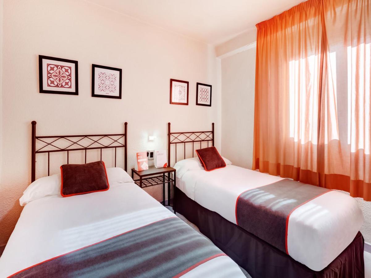 Oyo Hostal Luci-Mar Silla Extérieur photo
